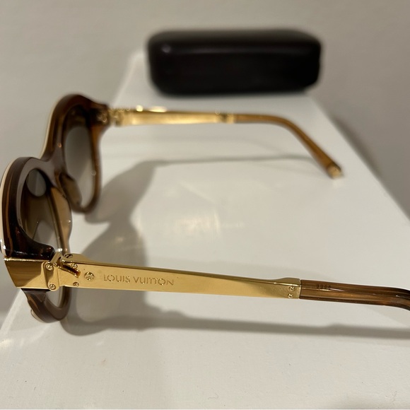 Louis Vuitton Women’s Sunglasses - Picture 2 of 6